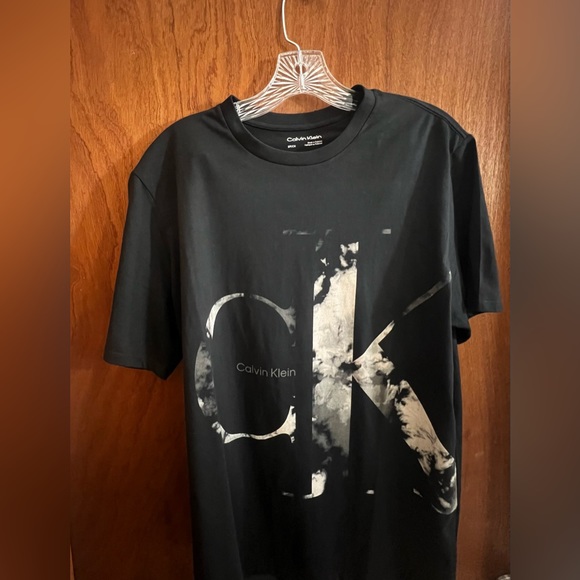 NWT- Calvin Klein Black Beauty Short Sleeves T Shirt Size Small - Picture 2 of 7